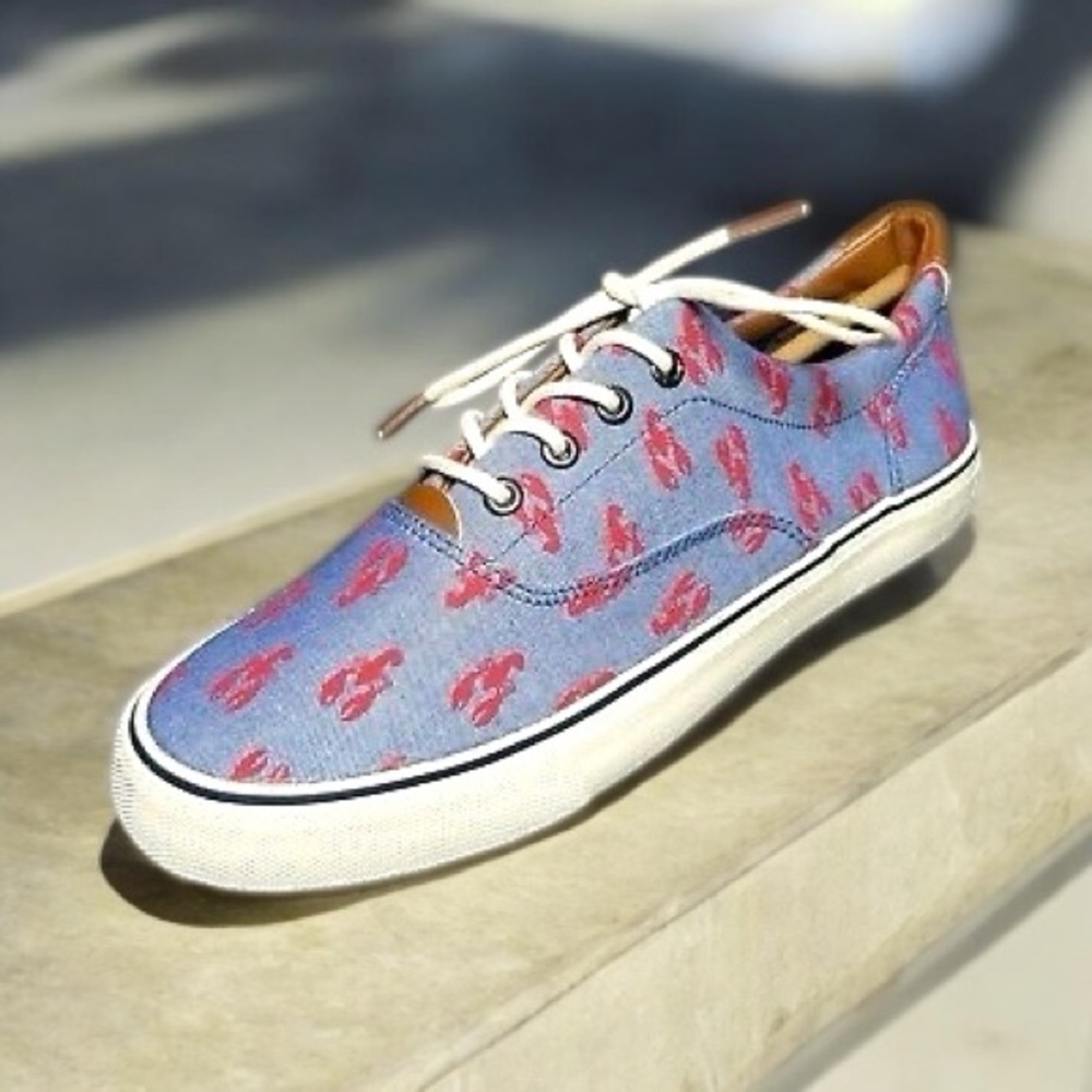 G.H. Bass Navigate Critters Lobster Print Chambray Boat Shoes Size 8